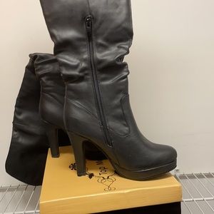 Women’s Black Over-the-knee boots. 7.5 M